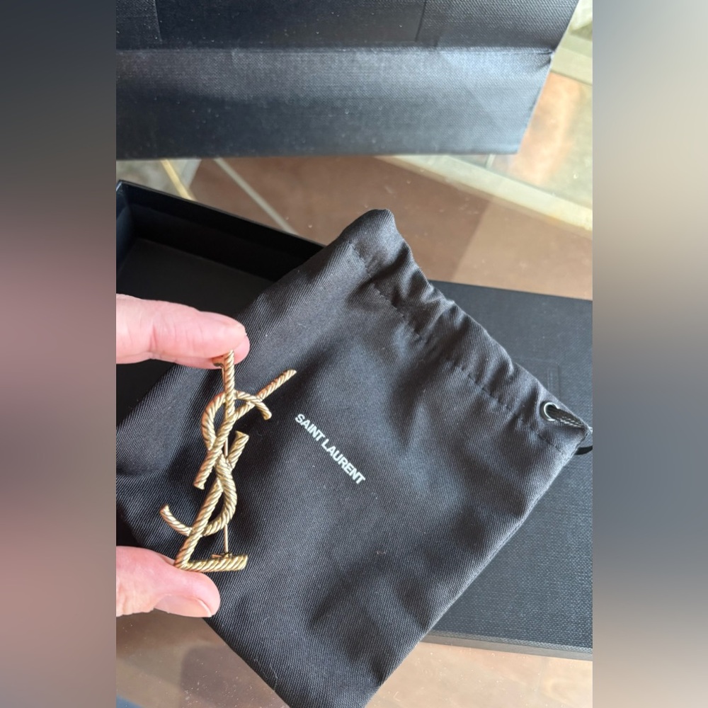 Saint Laurent Cassandre Brooch in Metal Gold Tone Wrapped Cord Texture YSL Logo - Picture 12 of 16